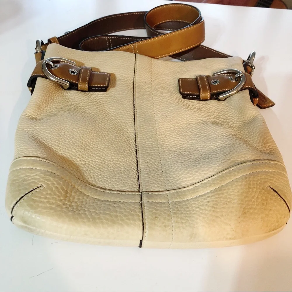 COACH Elegant Tan and Brown Trim Leather Shoulder-bag MO5S-3771